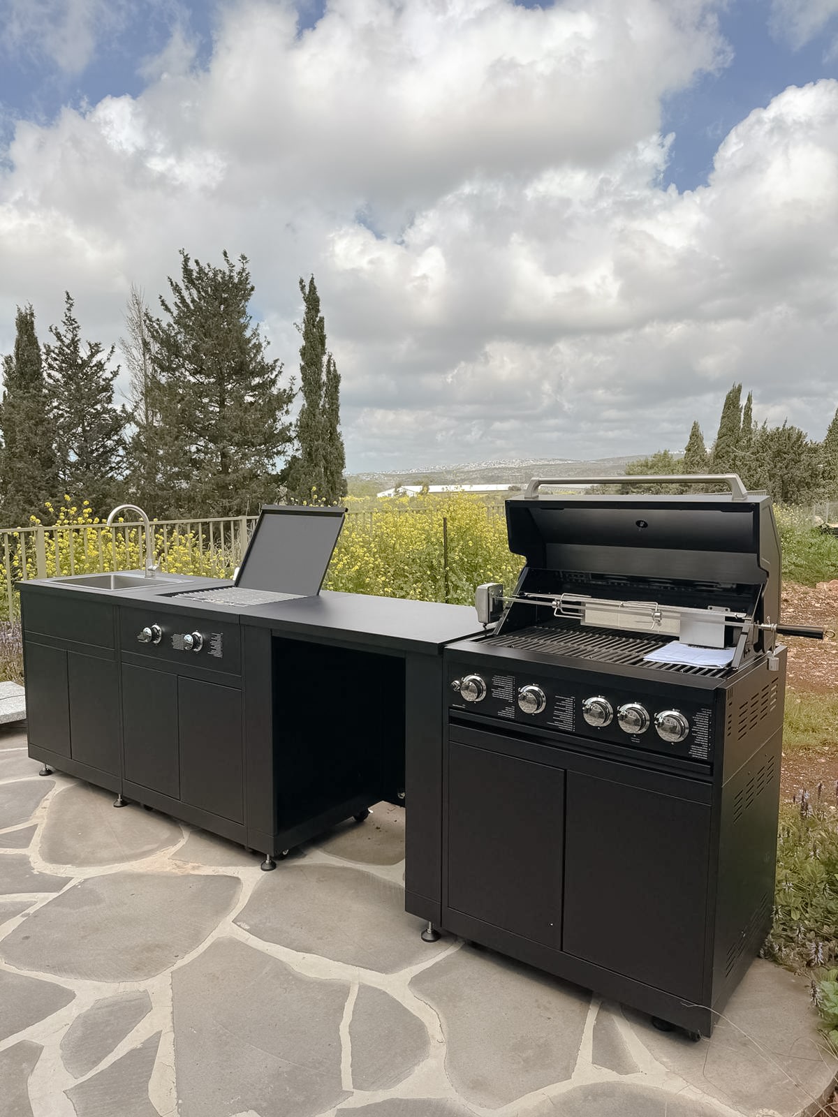 מטבח חוץ מפואר מבית זאוס גריל